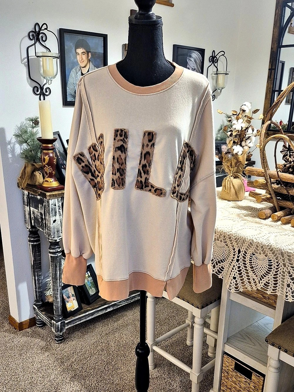Easel Oversized Wild Pullover Leopard Appliqué Sweatshirt
